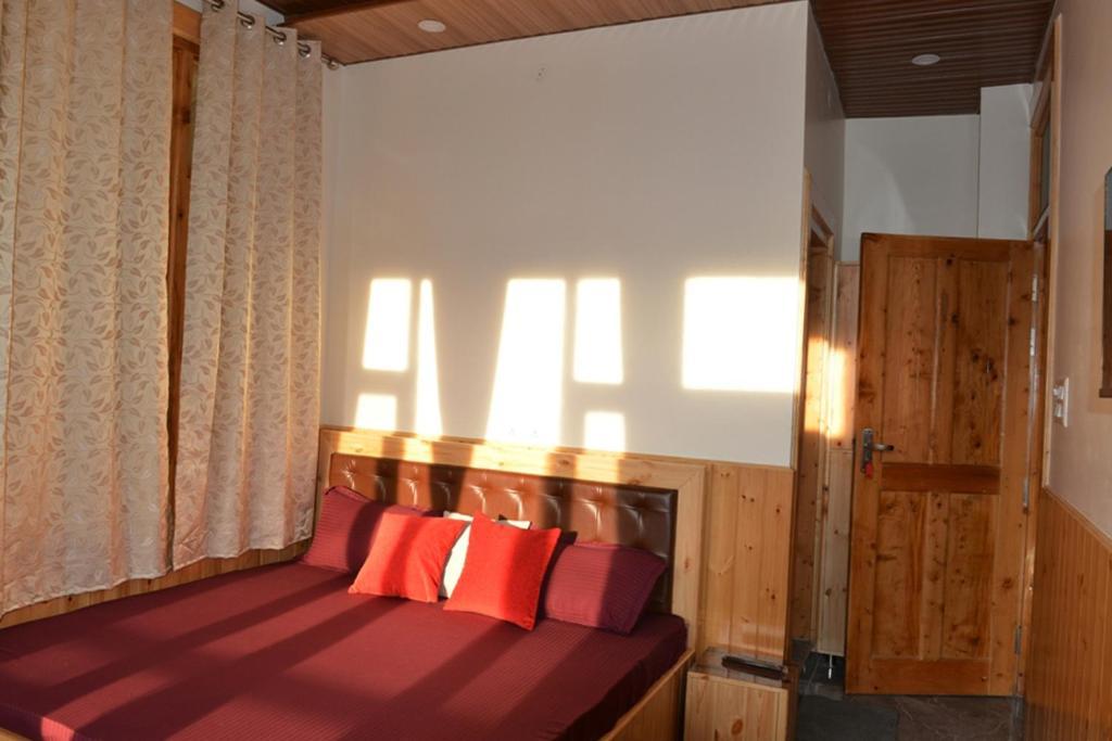 Tulip Flowing River View Hotel. Shamshi Exterior foto