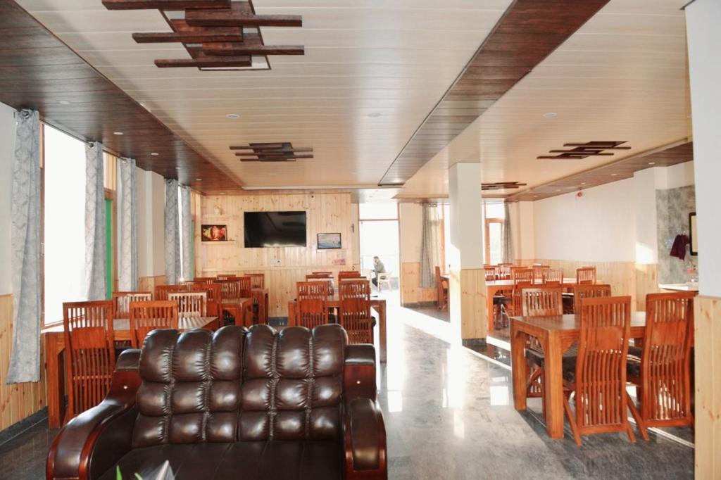 Tulip Flowing River View Hotel. Shamshi Exterior foto