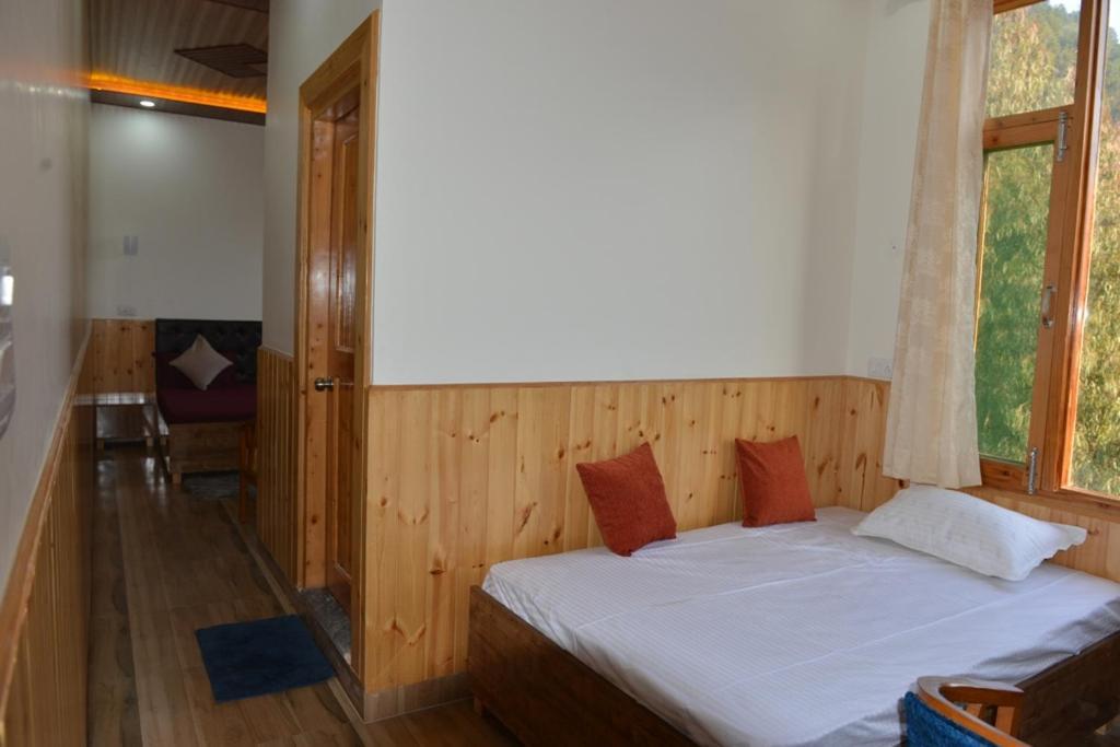 Tulip Flowing River View Hotel. Shamshi Exterior foto