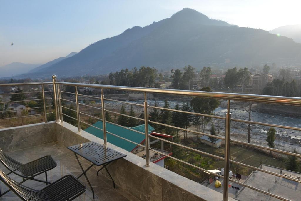 Tulip Flowing River View Hotel. Shamshi Exterior foto